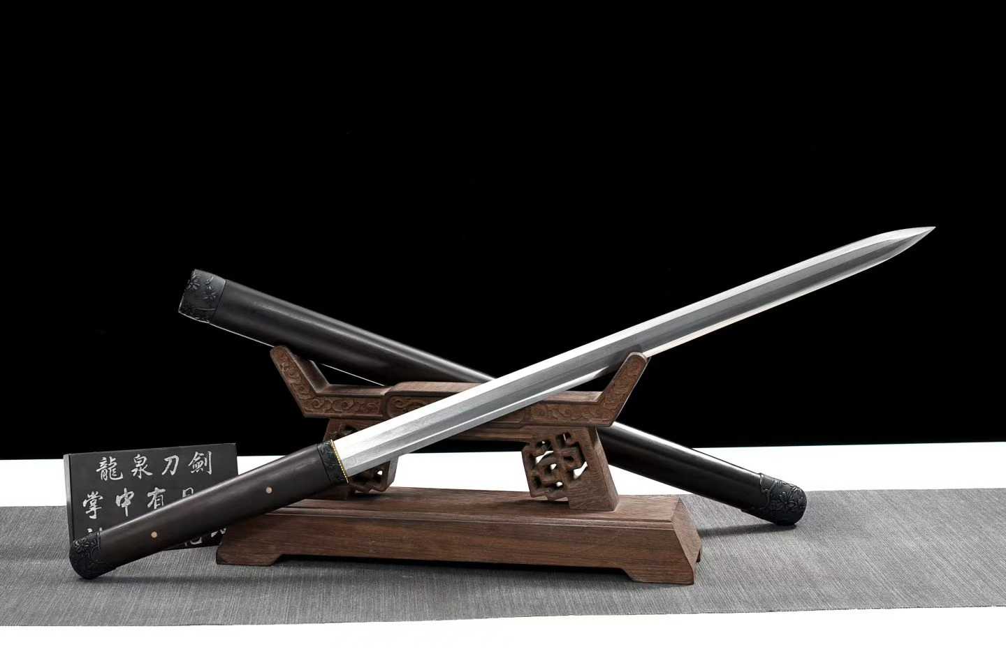 Kiếm Bát Diện Mẫu Đơn – Vẻ Đẹp Quyền Lực và Thanh Tao